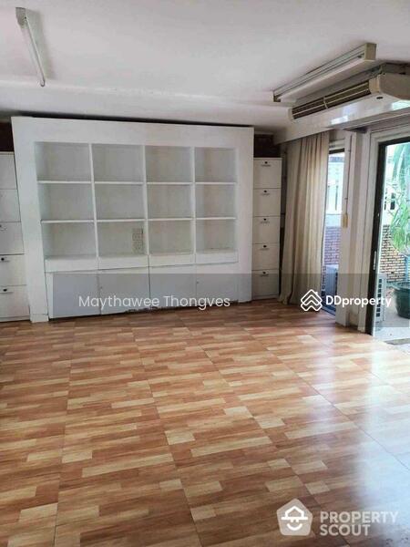 Large 5-Bedroom House, Bangkok