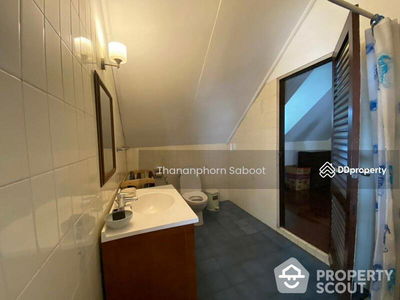 Large 3-Bedroom House, Bangkok, Thailand Large 3-Bedroom House, Bangkok, Thailand