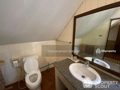 Large 3-Bedroom House, Bangkok, Thailand Large 3-Bedroom House, Bangkok, Thailand