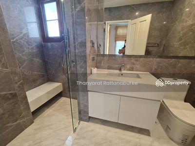 Narasiri Pattanakarn-Srinakarin, Bangkok, Thailand Narasiri Pattanakarn-Srinakarin, Bangkok, Thailand