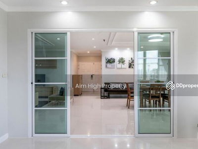 Fifty Fifth Tower, Bangkok, Thailand Fifty Fifth Tower, Bangkok, Thailand