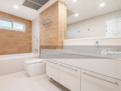 Fifty Fifth Tower, Bangkok, Thailand Fifty Fifth Tower, Bangkok, Thailand