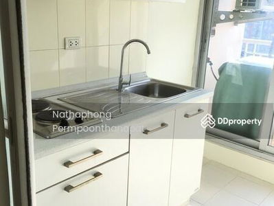 Life @ Ratchada-Suthisan, Bangkok, Thailand Life @ Ratchada-Suthisan, Bangkok, Thailand