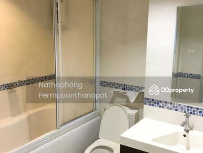 Life @ Ratchada-Suthisan, Bangkok, Thailand Life @ Ratchada-Suthisan, Bangkok, Thailand