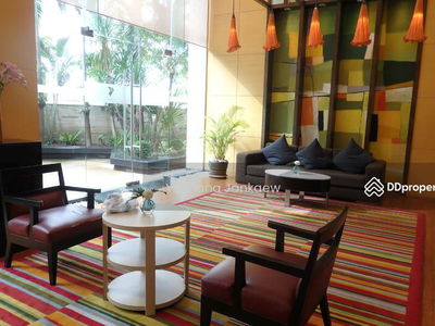 Urbana Langsuan, Bangkok, Thailand Urbana Langsuan, Bangkok, Thailand