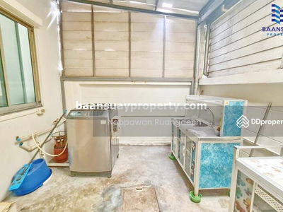 Kaset-Nawamin Road, near Nawamin City Avenue, Bangkok, Thailand Kaset-Nawamin Road, near Nawamin City Avenue, Bangkok, Thailand