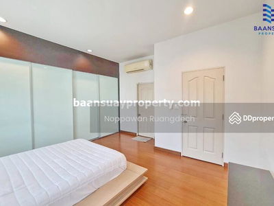 Kaset-Nawamin Road, near Nawamin City Avenue, Bangkok, Thailand Kaset-Nawamin Road, near Nawamin City Avenue, Bangkok, Thailand