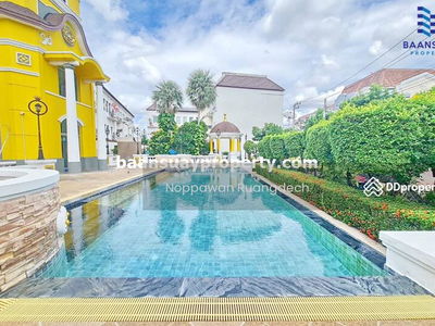 Kaset-Nawamin Road, near Nawamin City Avenue, Bangkok, Thailand Kaset-Nawamin Road, near Nawamin City Avenue, Bangkok, Thailand