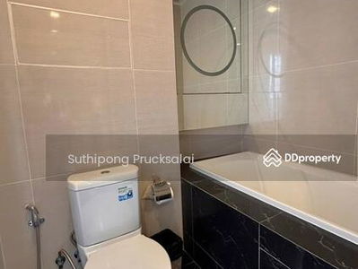 Park Origin Phrom Phong, Bangkok, Thailand Park Origin Phrom Phong, Bangkok, Thailand