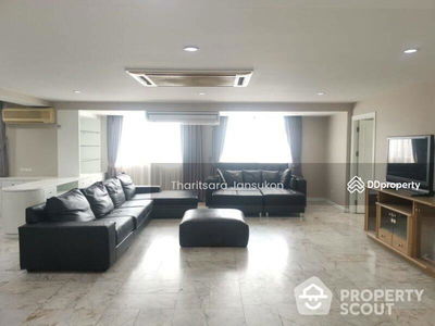 Royal Castle Sukhumvit, Bangkok, Thailand Royal Castle Sukhumvit, Bangkok, Thailand