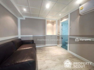 Royal Castle Sukhumvit, Bangkok, Thailand Royal Castle Sukhumvit, Bangkok, Thailand