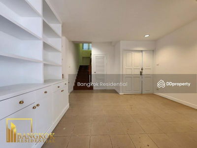 Townhouse in Secure Compound, Bangkok, Thailand Townhouse in Secure Compound, Bangkok, Thailand