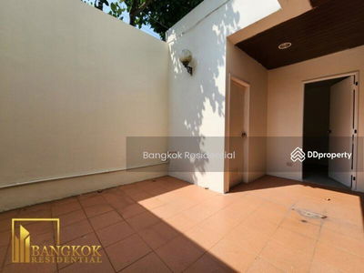 Townhouse in Secure Compound, Bangkok, Thailand Townhouse in Secure Compound, Bangkok, Thailand