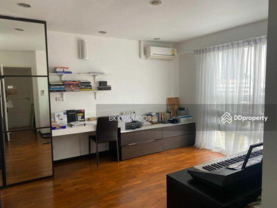 The Peak Sukhumvit 15, Bangkok, Thailand The Peak Sukhumvit 15, Bangkok, Thailand