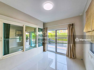 Mantana Lake Watcharapol, Bangkok, Thailand Mantana Lake Watcharapol, Bangkok, Thailand