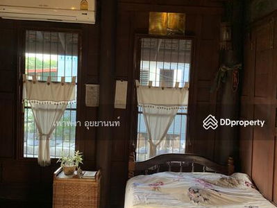 Traditional Thai house at Klong Bangkoknoi, Bangyai Nonthaburi, Nonthaburi, Thailand Traditional Thai house at Klong Bangkoknoi, Bangyai Nonthaburi, Nonthaburi, Thailand