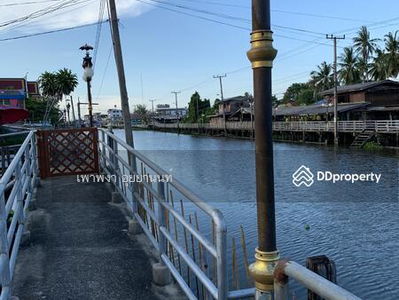 Traditional Thai house at Klong Bangkoknoi, Bangyai Nonthaburi, Nonthaburi, Thailand Traditional Thai house at Klong Bangkoknoi, Bangyai Nonthaburi, Nonthaburi, Thailand