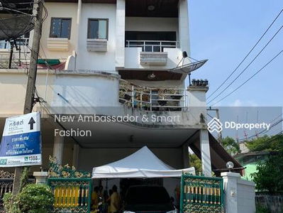 Townhouse for rent, Sukhumvit Soi 76 (corner room) 31 sq m., Samut Prakan, Thailand Townhouse for rent, Sukhumvit Soi 76 (corner room) 31 sq m., Samut Prakan, Thailand