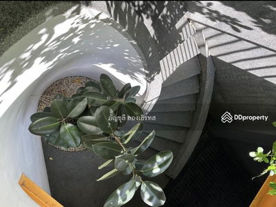 Private luxury villa near Queen Sirikit National Convention Center, Bangkok, Thailand Private luxury villa near Queen Sirikit National Convention Center, Bangkok, Thailand