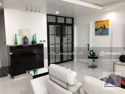 Sathorn Gardens, Bangkok, Thailand Sathorn Gardens, Bangkok, Thailand