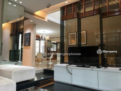 Narasiri Pattanakarn-Srinakarin, Bangkok, Thailand Narasiri Pattanakarn-Srinakarin, Bangkok, Thailand