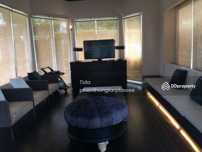 Narasiri Pattanakarn-Srinakarin, Bangkok, Thailand Narasiri Pattanakarn-Srinakarin, Bangkok, Thailand