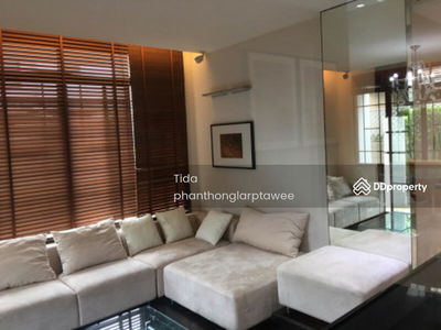 Narasiri Pattanakarn-Srinakarin, Bangkok, Thailand Narasiri Pattanakarn-Srinakarin, Bangkok, Thailand