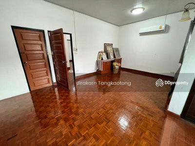 House for rent, 4 bedrooms, 5 bathrooms, 3 en-suite bathrooms. After Central Notification Ask for additional furniture for everything, Nonthaburi, Thailand House for rent, 4 bedrooms, 5 bathrooms, 3 en-suite bathrooms. After Central Notification Ask for additional furniture for everything, Nonthaburi, Thailand