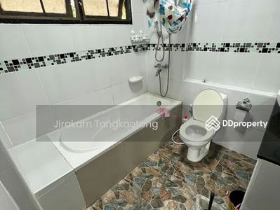 House for rent, 4 bedrooms, 5 bathrooms, 3 en-suite bathrooms. After Central Notification Ask for additional furniture for everything, Nonthaburi, Thailand House for rent, 4 bedrooms, 5 bathrooms, 3 en-suite bathrooms. After Central Notification Ask for additional furniture for everything, Nonthaburi, Thailand