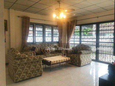 -Punnawithi Soi Sukhumvit 101, Bangkok, Thailand -Punnawithi Soi Sukhumvit 101, Bangkok, Thailand