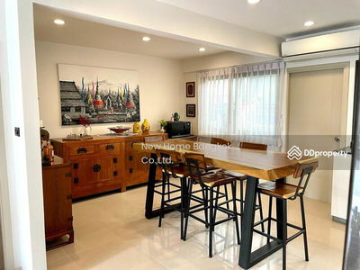 Homey Style Townhouse for Rent in Pattanakarn, Bangkok, Thailand Homey Style Townhouse for Rent in Pattanakarn, Bangkok, Thailand