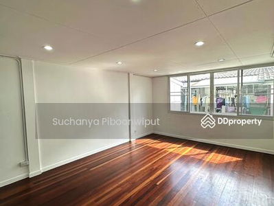 Townhouse For Rent Ekamai 12 Open Shop | Showroom | Cafe | Nail Salon, Bangkok, Thailand Townhouse For Rent Ekamai 12 Open Shop | Showroom | Cafe | Nail Salon, Bangkok, Thailand