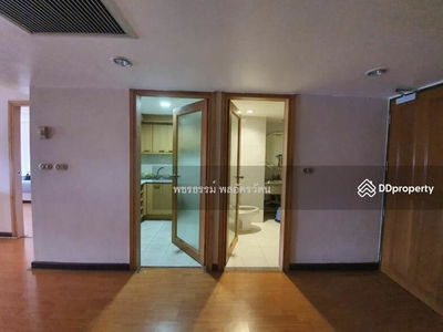 Omni Tower Sukhumvit Nana, Bangkok, Thailand Omni Tower Sukhumvit Nana, Bangkok, Thailand