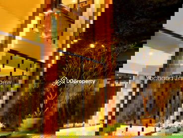 House with Swimming Pool in Sukhumvit, Bangkok, Thailand House with Swimming Pool in Sukhumvit, Bangkok, Thailand