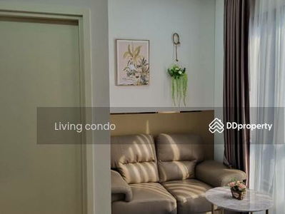 The Tree Pattanakarn-Ekkamai, Bangkok, Thailand The Tree Pattanakarn-Ekkamai, Bangkok, Thailand