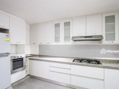 Sethiwan Palace Sukhumvit 4, Bangkok, Thailand Sethiwan Palace Sukhumvit 4, Bangkok, Thailand