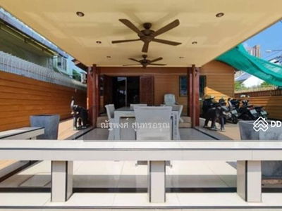 Food Mart (1.5 km.), Pattaya Park Night Market (1.5 km.), Chon Buri, Thailand Food Mart (1.5 km.), Pattaya Park Night Market (1.5 km.), Chon Buri, Thailand