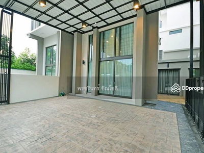 Patio Pattanakarn 38, Bangkok, Thailand Patio Pattanakarn 38, Bangkok, Thailand