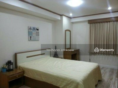 Royal Castle Sukhumvit, Bangkok, Thailand Royal Castle Sukhumvit, Bangkok, Thailand