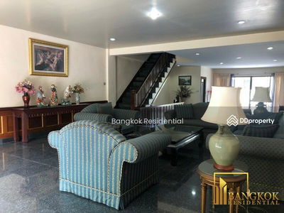 Townhouse in Compound, Bangkok, Thailand Townhouse in Compound, Bangkok, Thailand