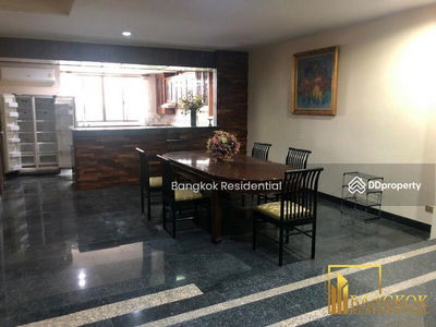 Townhouse in Compound, Bangkok, Thailand Townhouse in Compound, Bangkok, Thailand