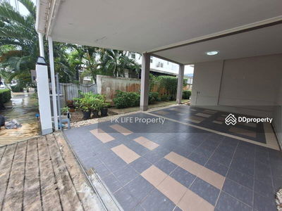 Gehäuse In Ban Ratsada, Thailand Gehäuse In Ban Ratsada, Thailand