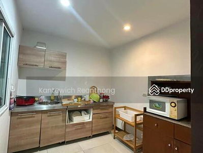 Spacious 3-Bedroom House, Bangkok, Thailand Spacious 3-Bedroom House, Bangkok, Thailand