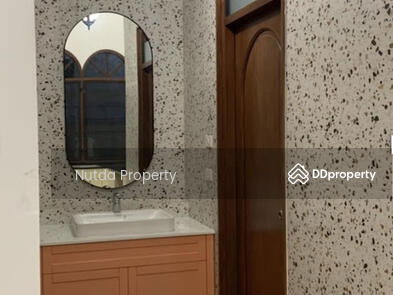 Single house Ratchaprarop, Bangkok, Thailand Single house Ratchaprarop, Bangkok, Thailand