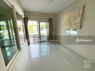 Mantana Lake Watcharapol, Bangkok, Thailand Mantana Lake Watcharapol, Bangkok, Thailand