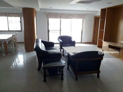 Royal Castle Sukhumvit, Bangkok, Thailand Royal Castle Sukhumvit, Bangkok, Thailand