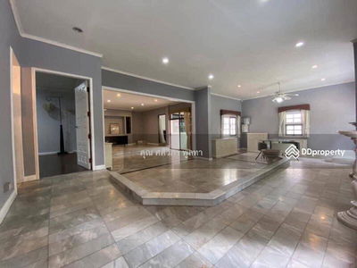 Muang Thong Thani 100, Nonthaburi, Thailand Muang Thong Thani 100, Nonthaburi, Thailand