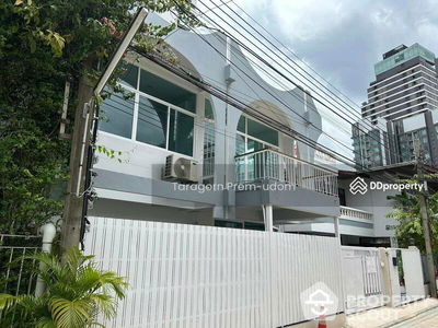 Large 3-Bedroom House, Bangkok, Thailand Large 3-Bedroom House, Bangkok, Thailand