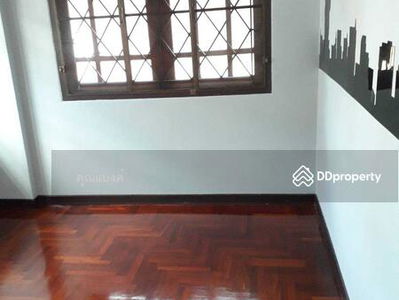 Housing in Phasi Charoen, Thailand Housing in Phasi Charoen, Thailand