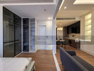 Condo for rent MUNIQ Langsuan, decorated with furniture. Close to nature, Suan Lum, Bangkok, Thailand Condo for rent MUNIQ Langsuan, decorated with furniture. Close to nature, Suan Lum, Bangkok, Thailand